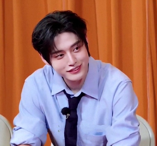 Behind-the-scenes cut of Kim Jiwoong (ZEROBASEONE)