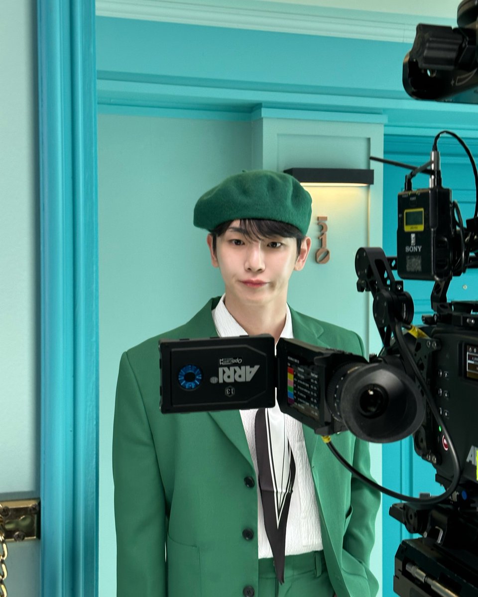 Behind-the-scenes cut of SHINee