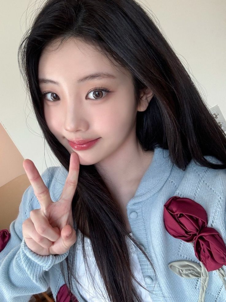 Behind-the-scenes cut of Wonhee (ILLIT)