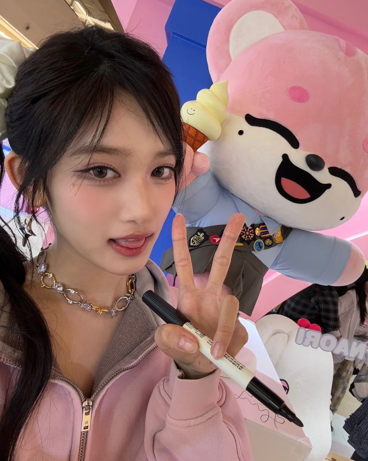 Latest photo of Leeseo (IVE)