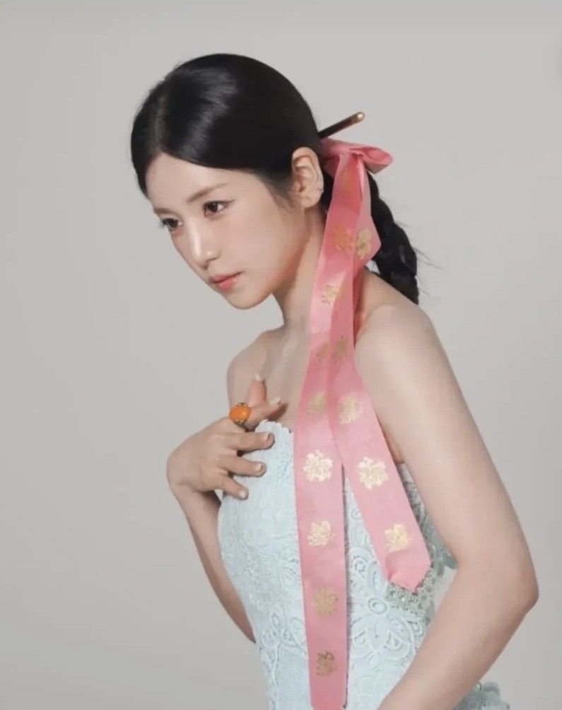 Recent activity shot of Park Chorong (Apink)