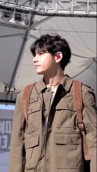 뷔 (방탄소년단)의 비하인드 컷