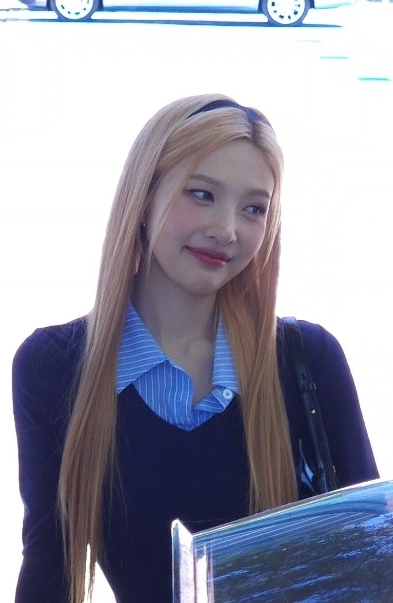 A moment captured by Joy (Red Velvet)'s fan