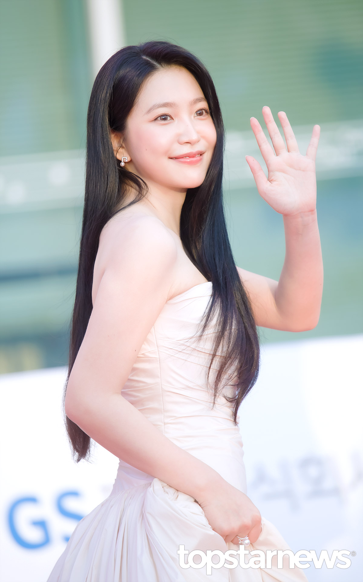 Behind-the-scenes cut of Red Velvet