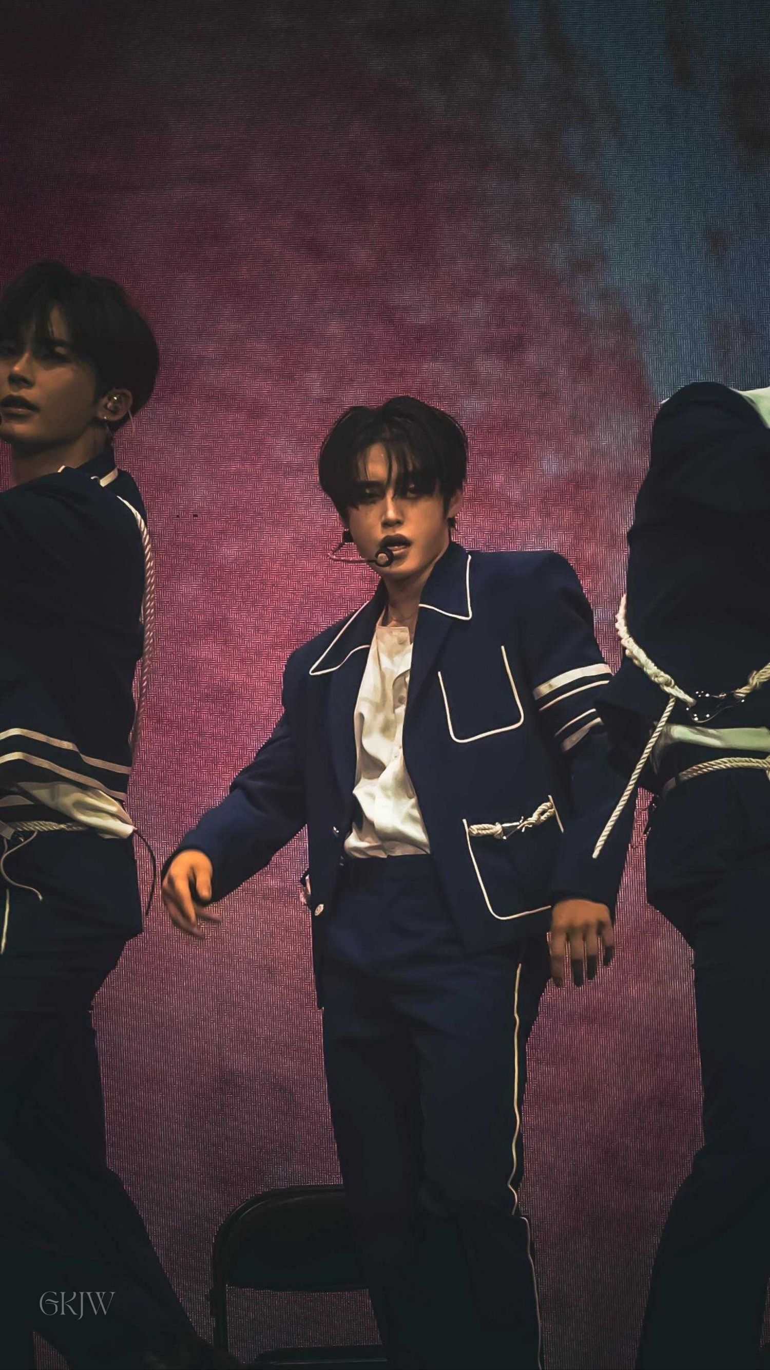 The most beloved wallpaper among Kim Jiwoong (ZEROBASEONE)'s fans