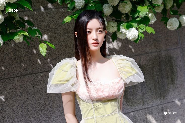 Behind-the-scenes cut of Minju (ILLIT)