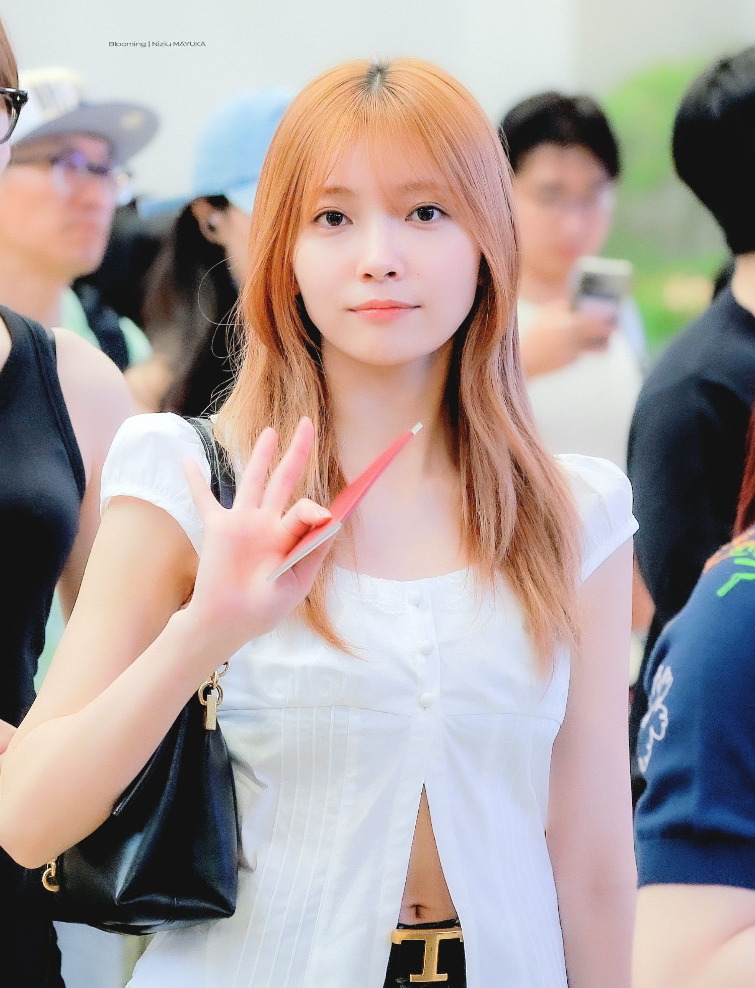 Behind-the-scenes cut of Mayuka (NiziU)