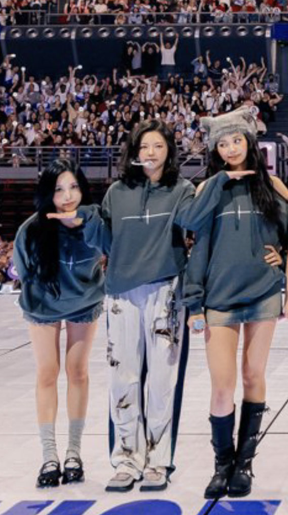 A moment captured by Jeongyeon (TWICE)'s fan