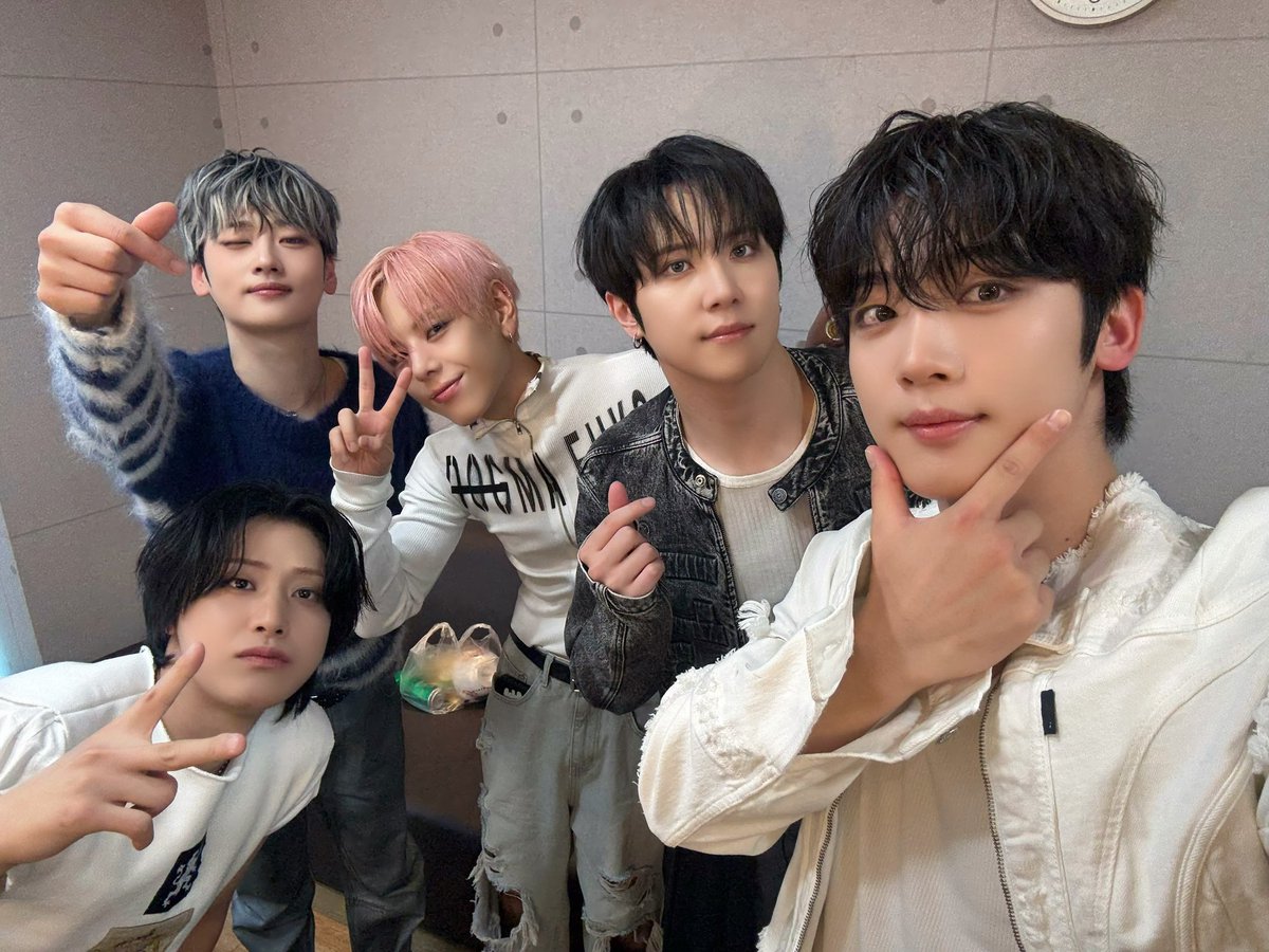 Momen yang diabadikan oleh penggemar WEi