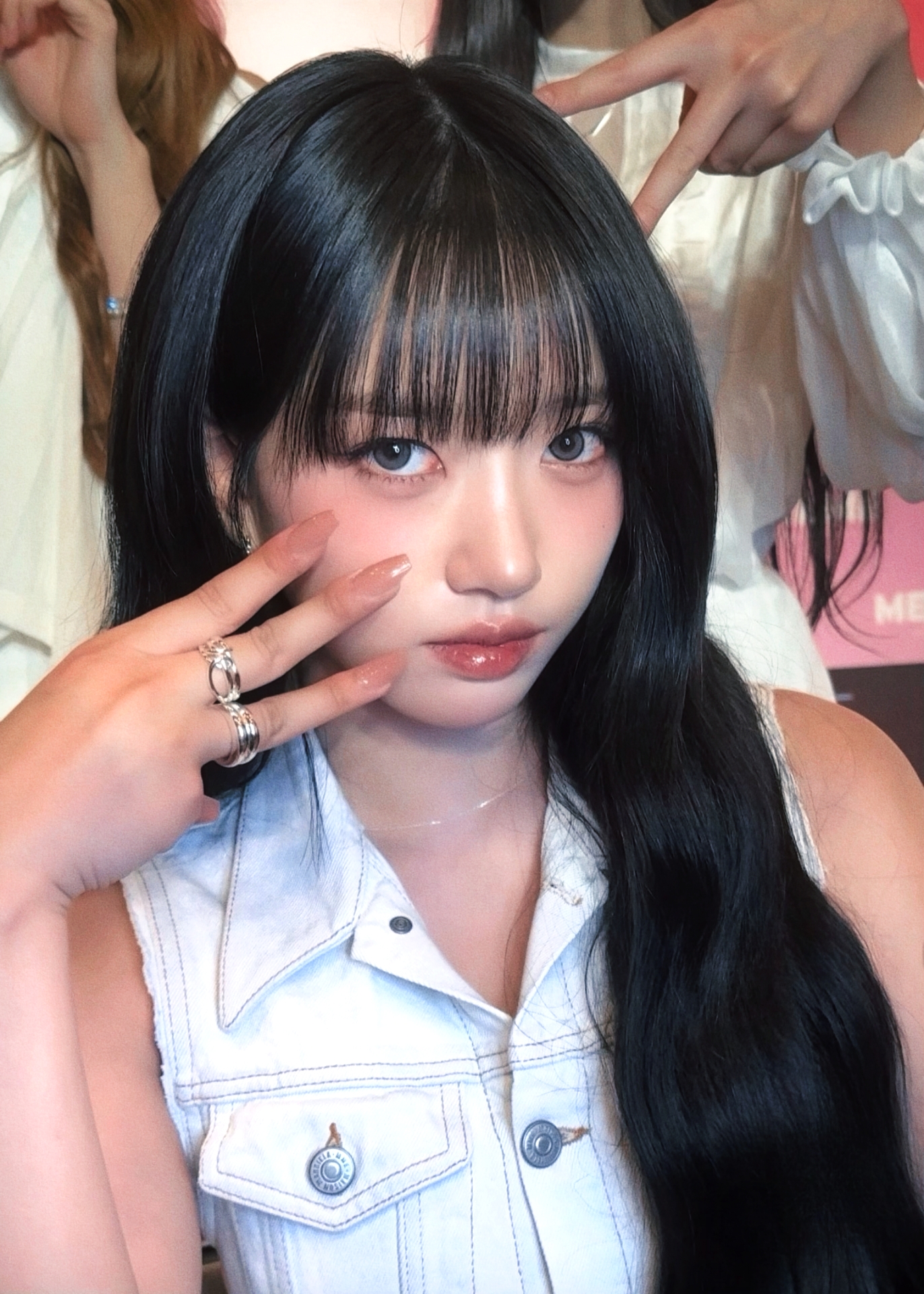 Behind-the-scenes cut of MEOVV