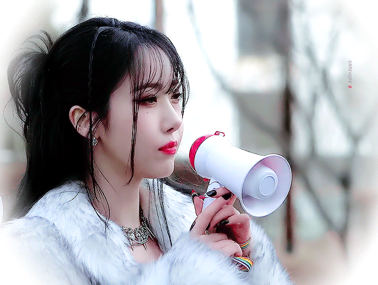 Recent activity shot of SinB (GFRIEND, VIVIZ)