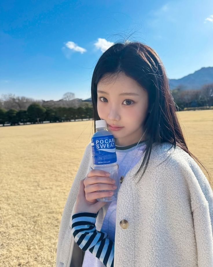Behind-the-scenes cut of Wonhee (ILLIT)