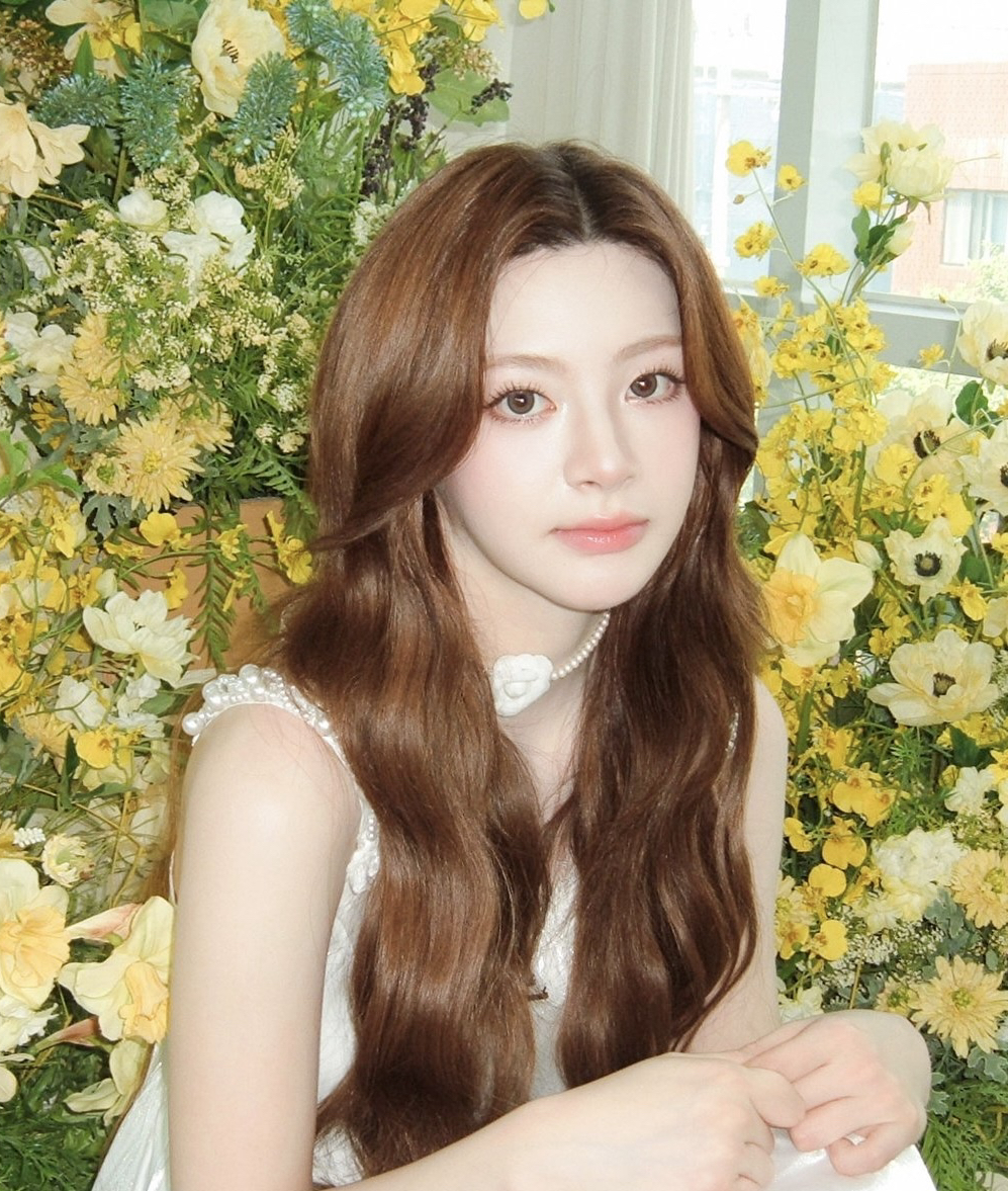 Recent activity shot of Seeun (STAYC)