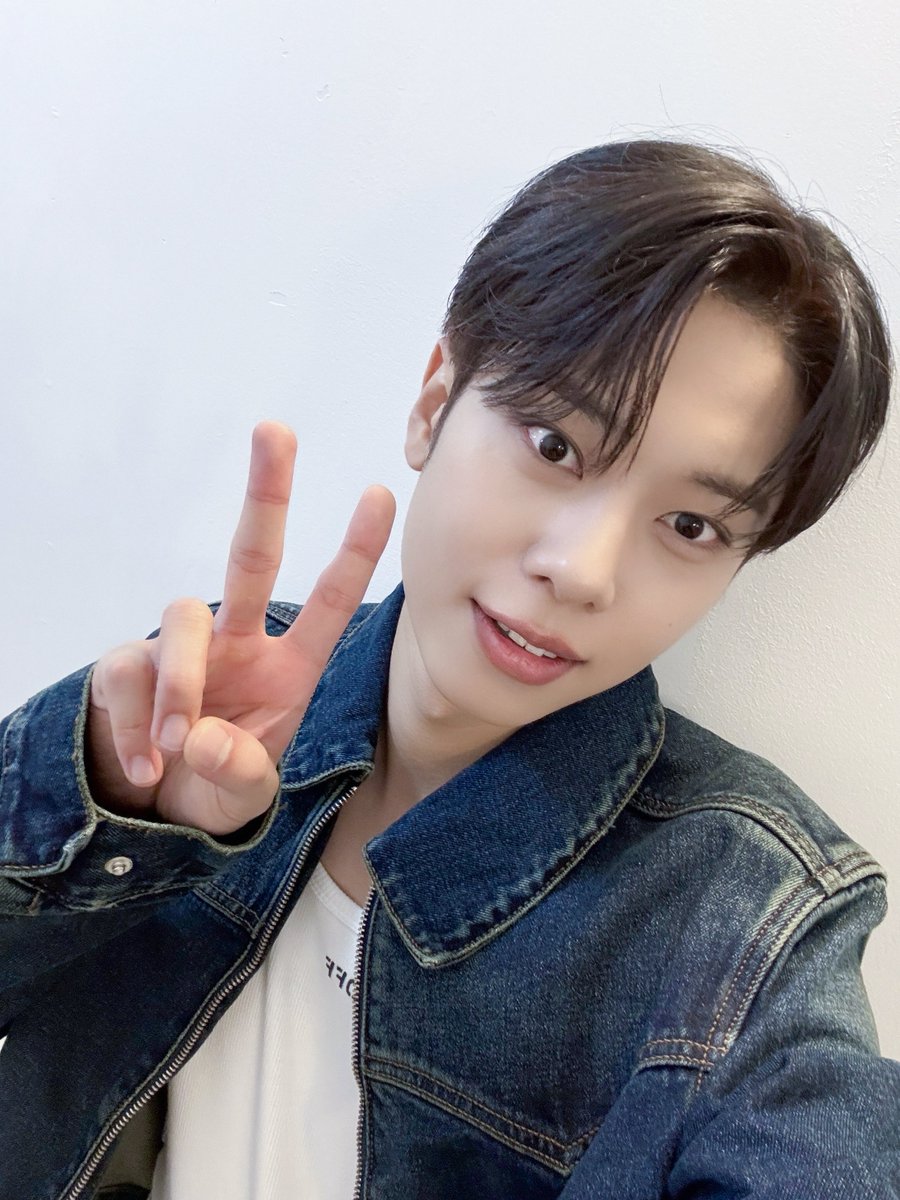 AB6IXの舞台裏ショット