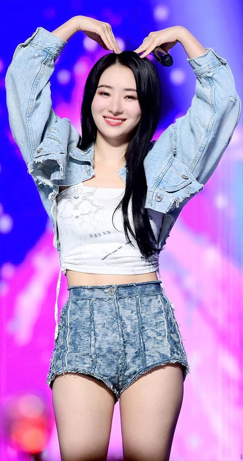 A moment captured by DREAMCATCHER's fan