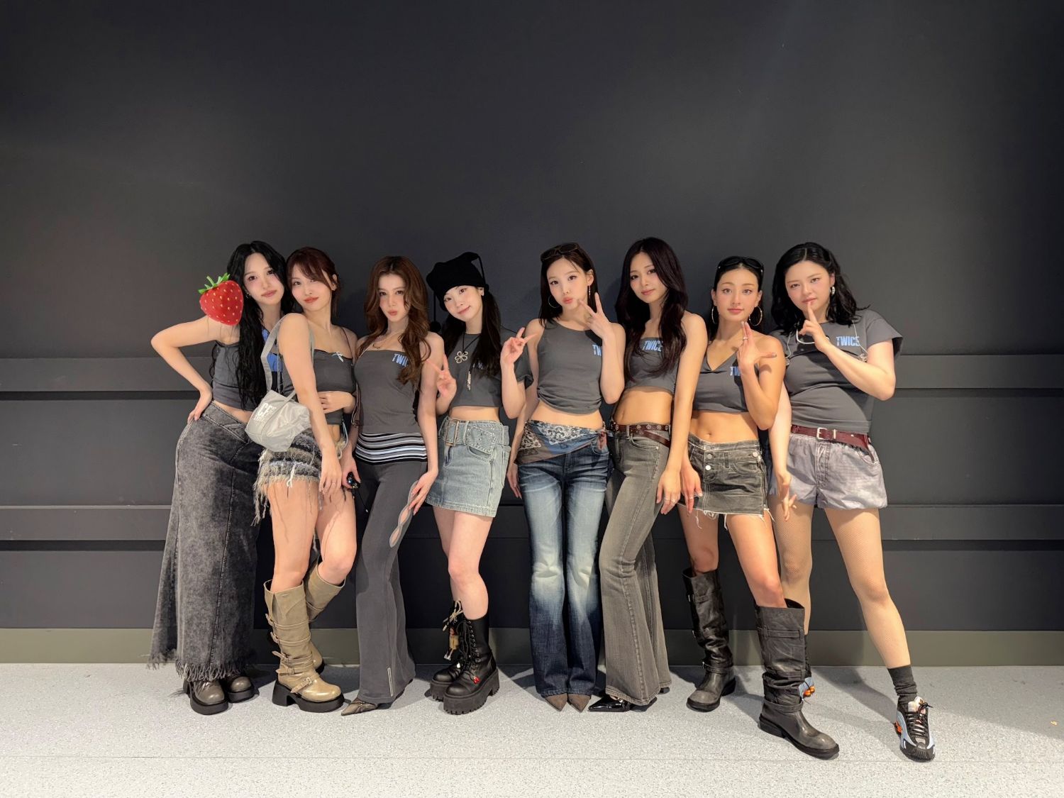 TWICEの舞台裏ショット