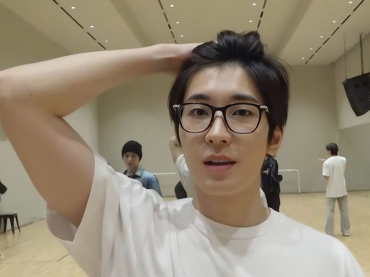 圆佑 (SEVENTEEN)的最新照片