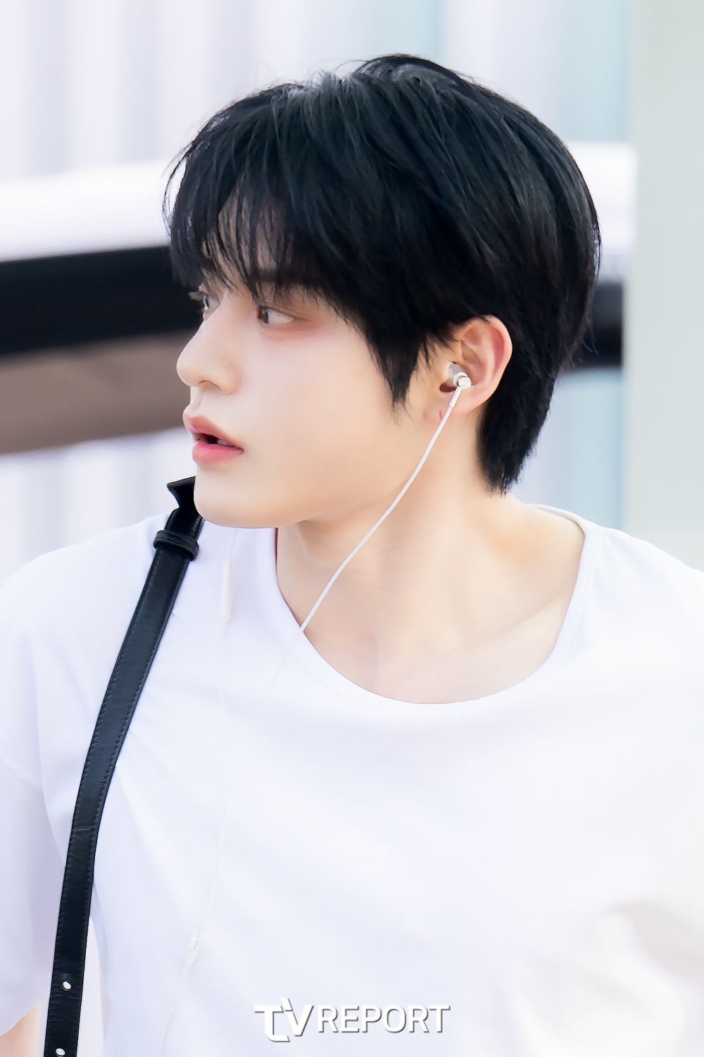 Behind-the-scenes cut of Kim Jiwoong (ZEROBASEONE)