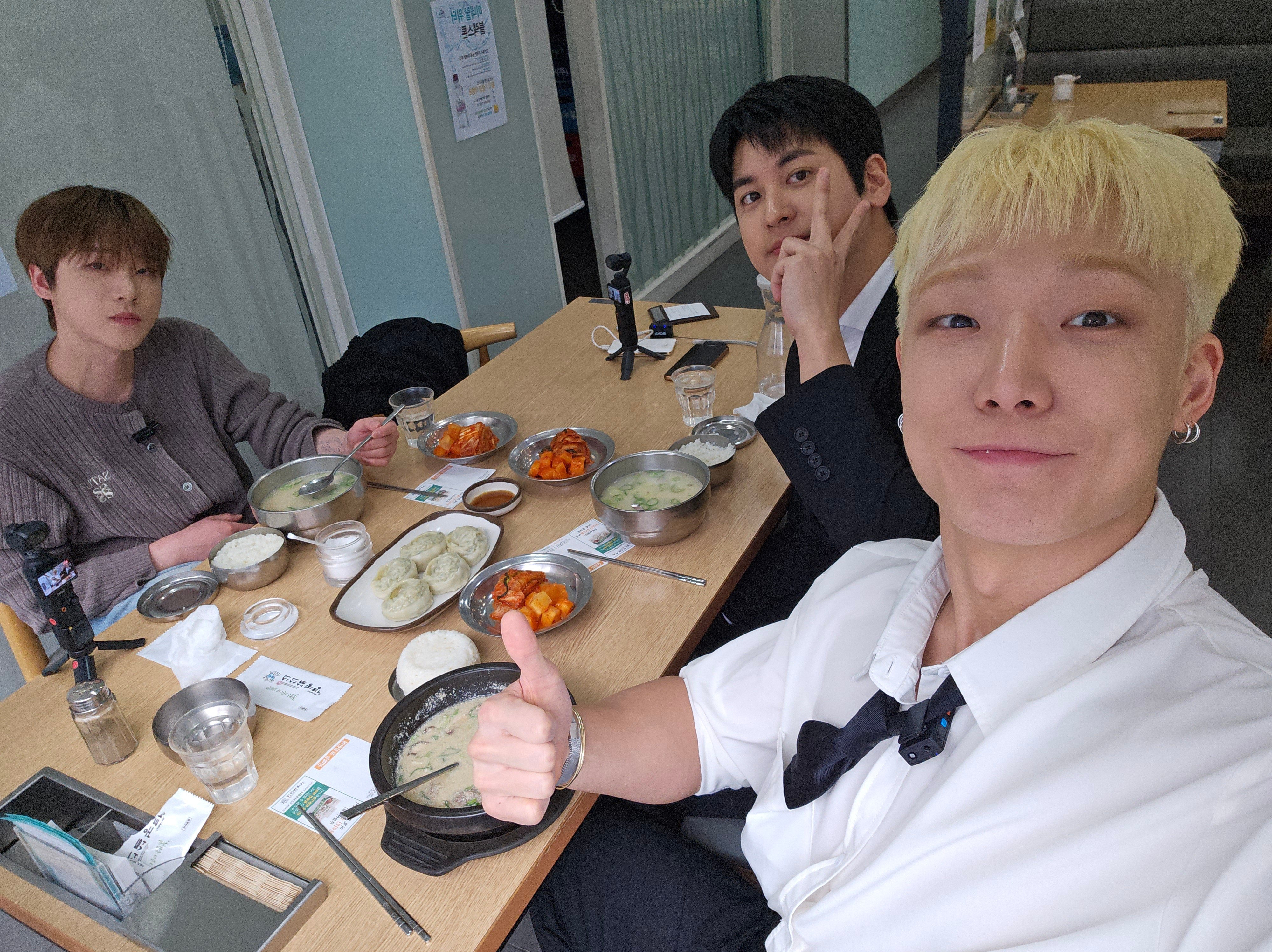 A moment captured by BOBBY (iKON)'s fan