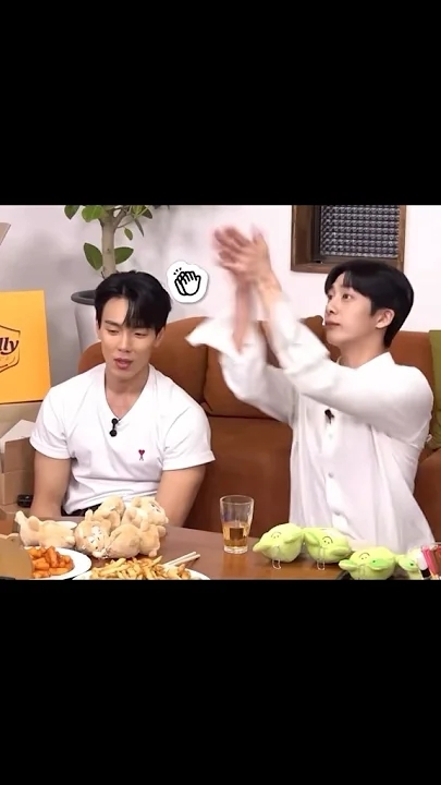 Foto aktivitas terbaru Shownu (MONSTA X)
