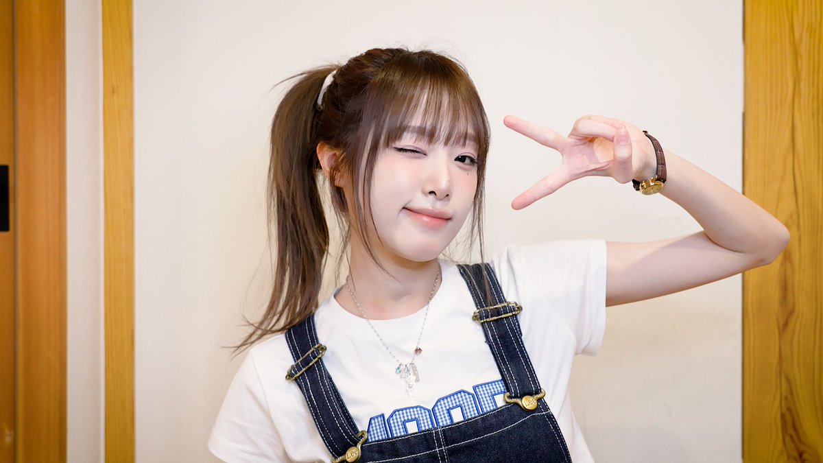 Behind-the-scenes cut of Choi Yena