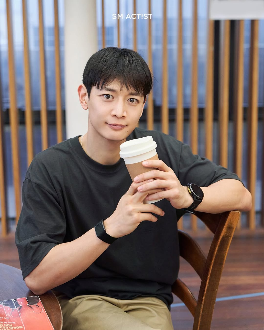 Behind-the-scenes cut of Minho (SHINee)