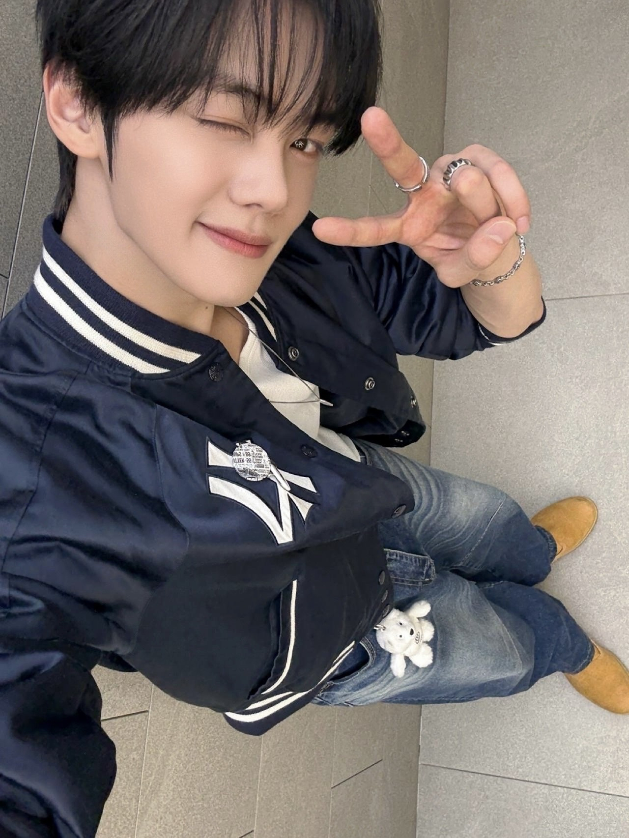 Behind-the-scenes cut of Kim Gyuvin (ZEROBASEONE)