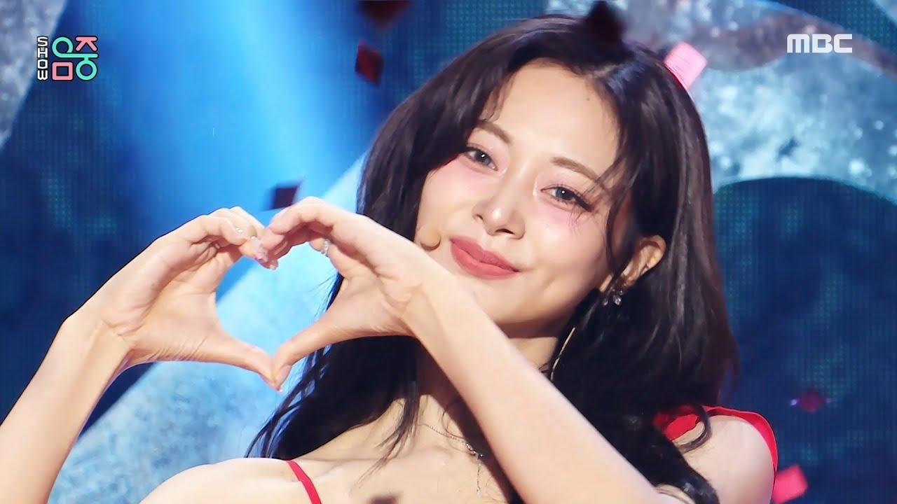 Behind-the-scenes cut of Tzuyu (TWICE)
