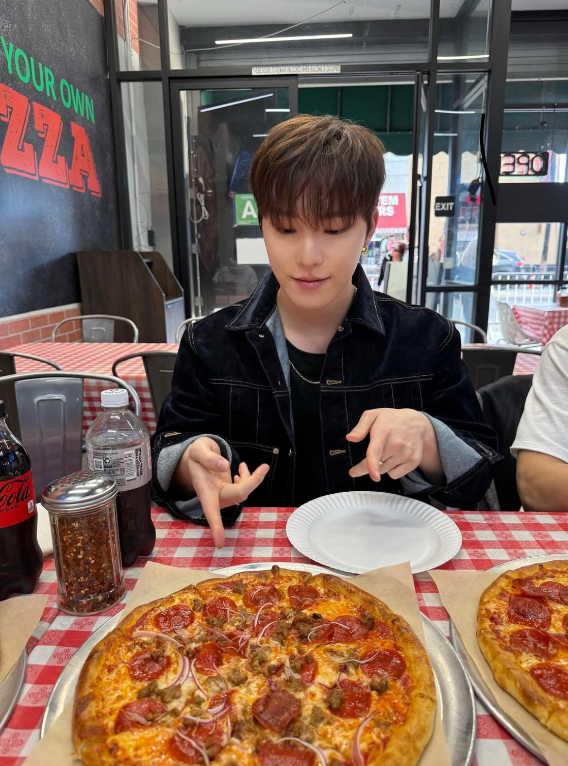 A moment captured by Dino (SEVENTEEN)'s fan