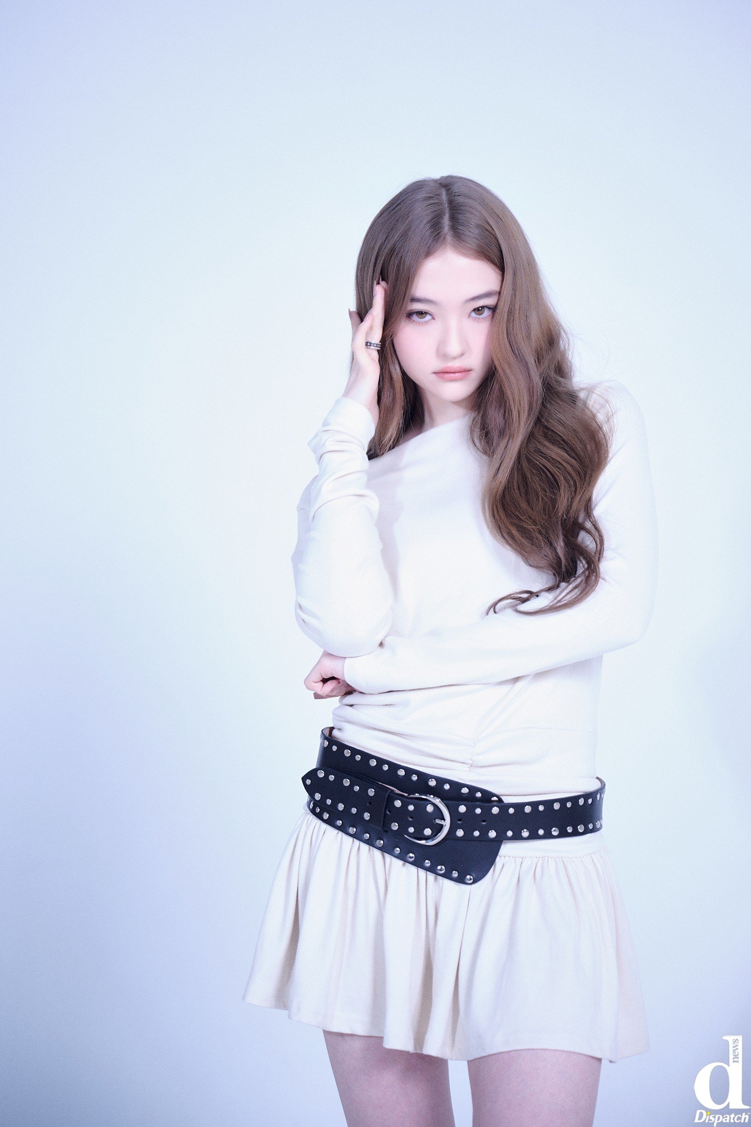 Behind-the-scenes cut of Ella (MEOVV)
