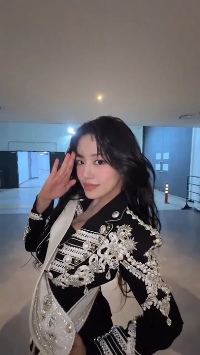 Latest photo of An Yujin (IVE)