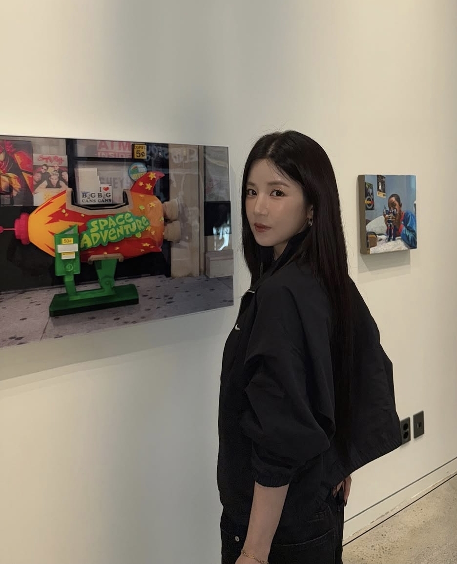 Behind-the-scenes cut of Park Chorong (Apink)