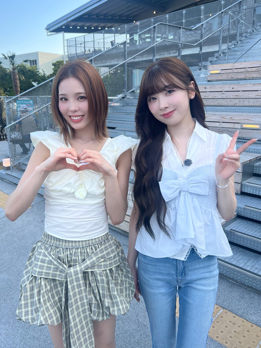 Behind-the-scenes cut of NiziU