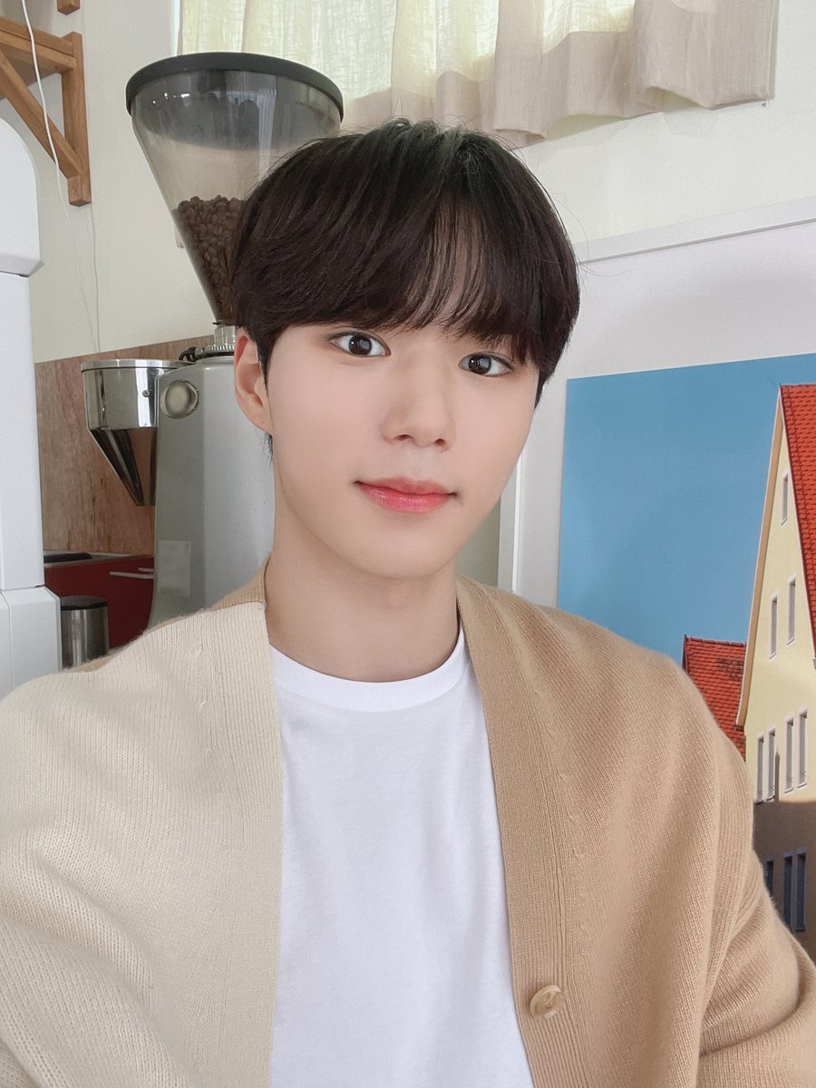 Behind-the-scenes cut of Kim Junseo (ALPHA DRIVE ONE)