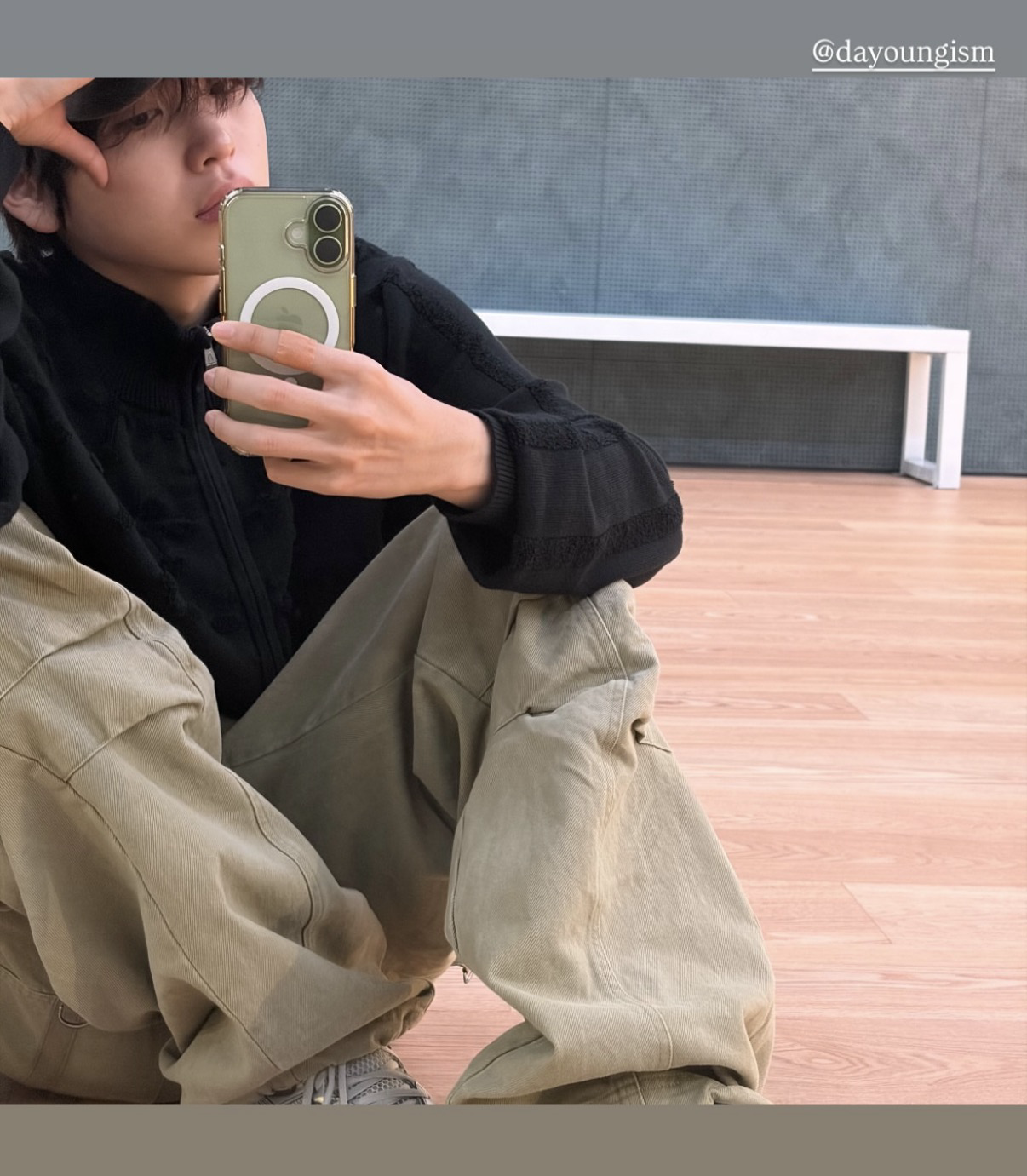 Latest photo of Hyeongjun (CRAVITY)