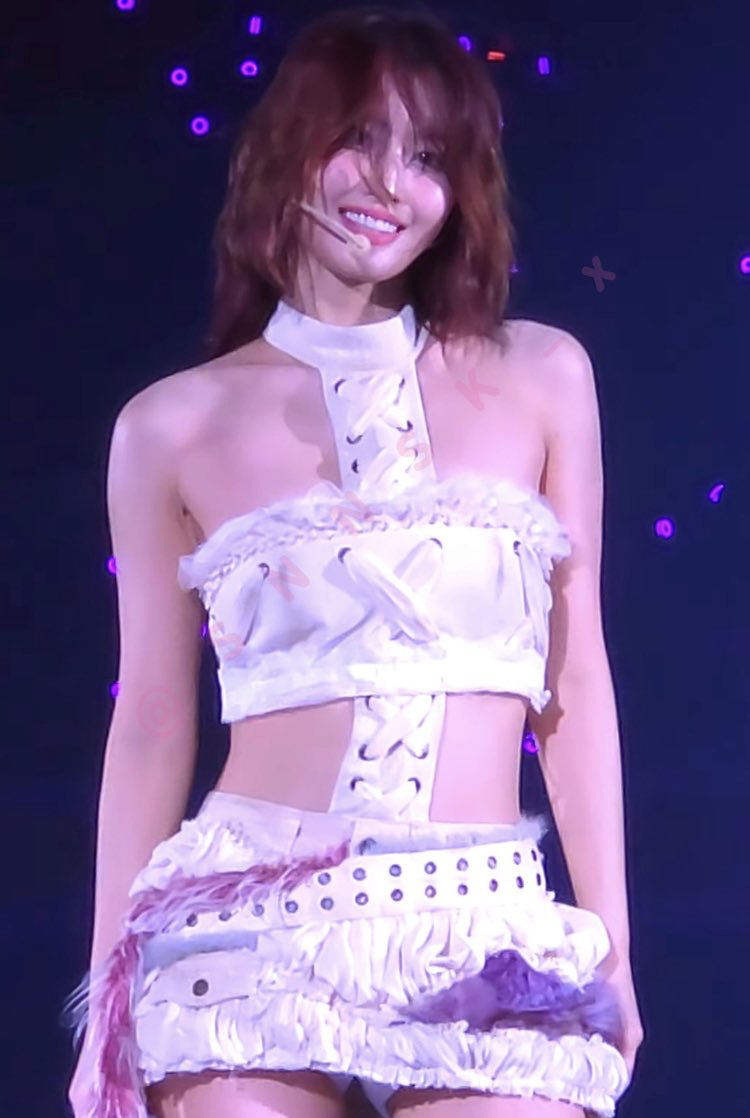 Momen yang diabadikan oleh penggemar Momo (TWICE)