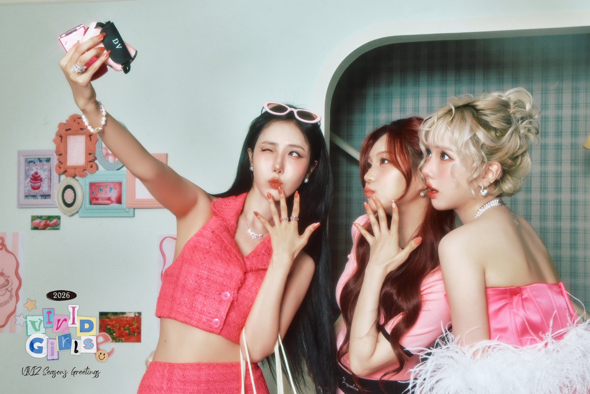 A moment captured by VIVIZ's fan