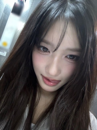 Behind-the-scenes cut of Leeseo (IVE)