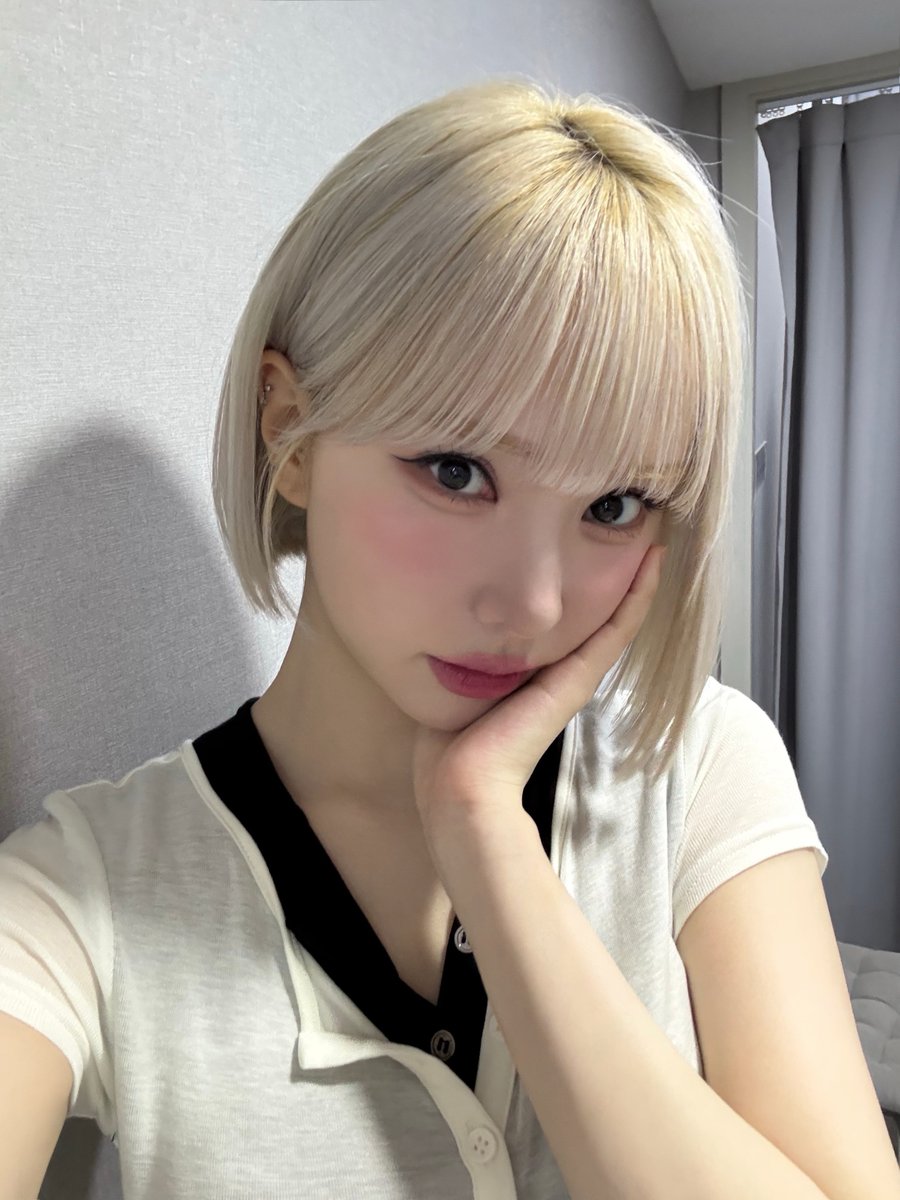 A moment captured by VIVIZ's fan