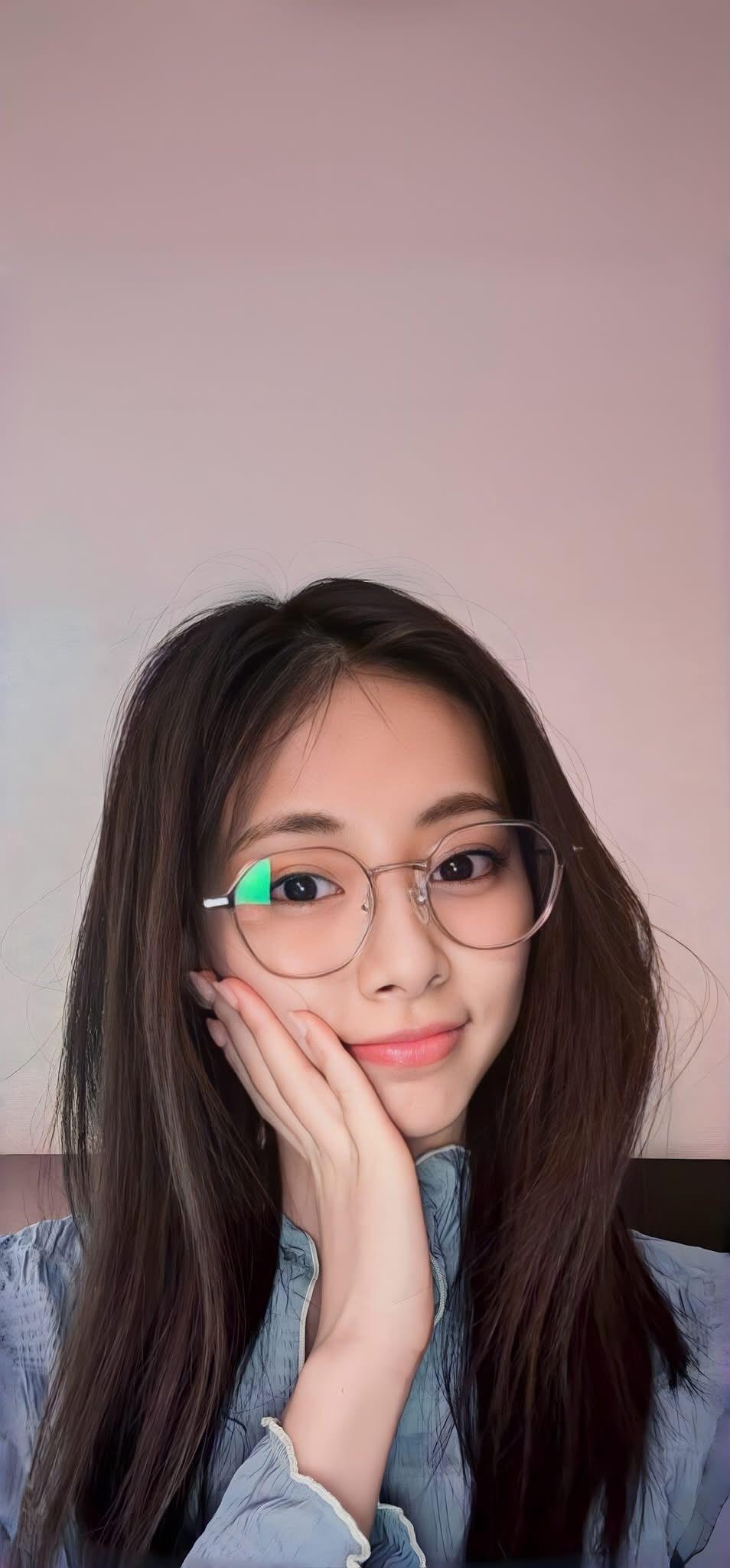 Fandom-recommended wallpaper image of Tzuyu (TWICE)