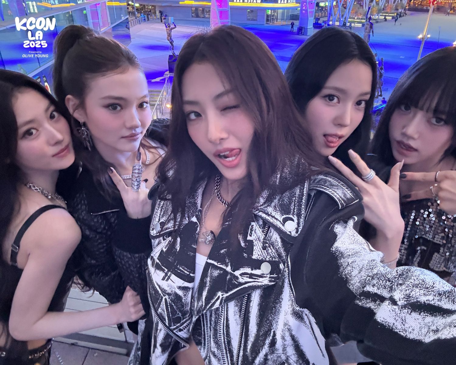 Behind-the-scenes cut of MEOVV