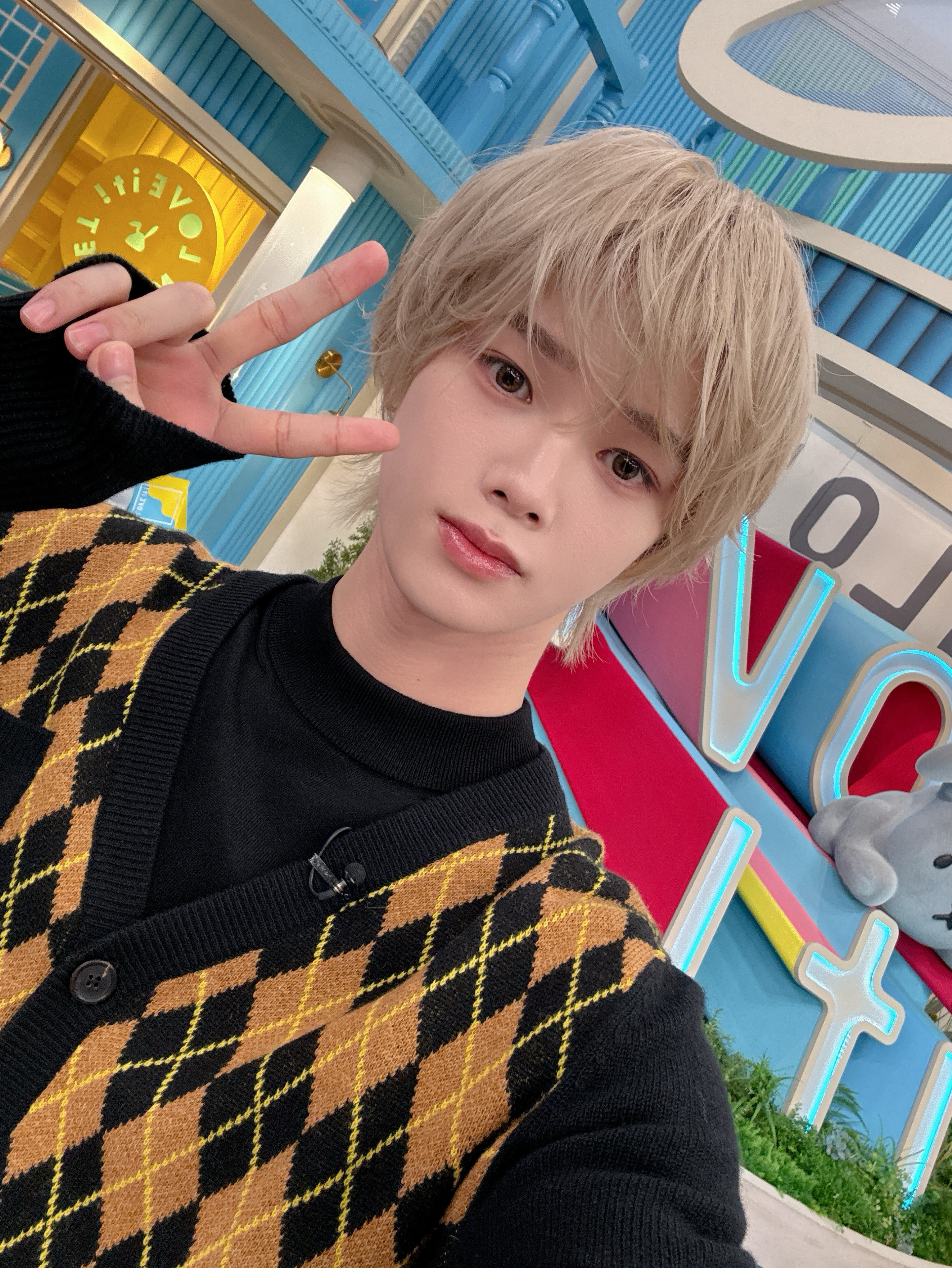 Behind-the-scenes cut of K (&TEAM)