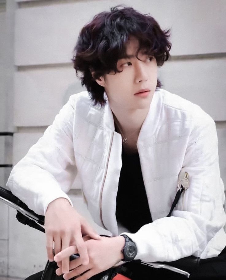 Behind-the-scenes cut of Wang Yibo