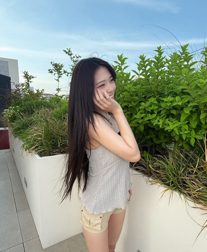 Behind-the-scenes cut of An Yujin (IVE)