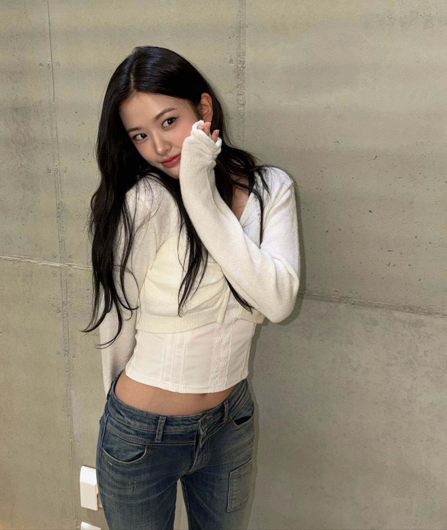 Recent activity shot of An Yujin (IVE)