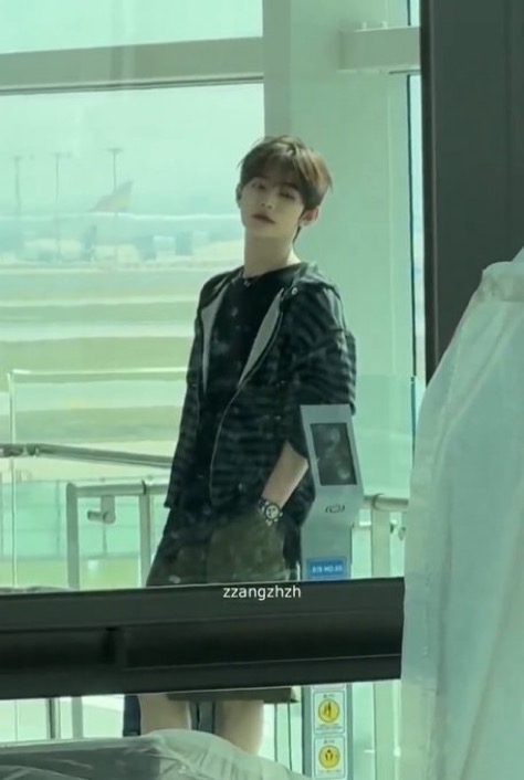 Behind-the-scenes cut of Zhang Hao (ZEROBASEONE)