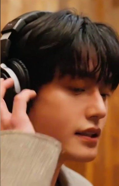 Recent activity shot of Kim Jiwoong (ZEROBASEONE)