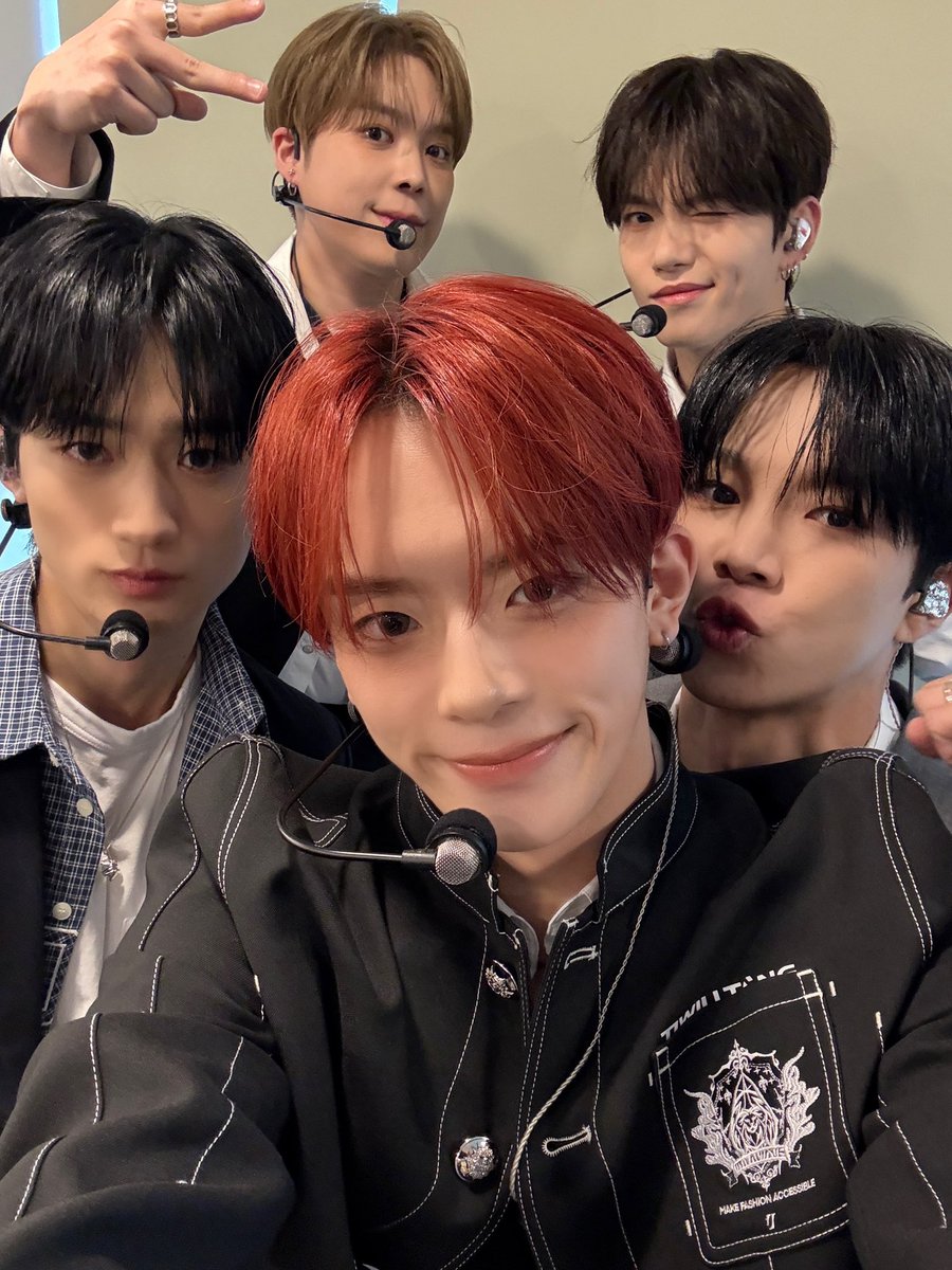 Behind-the-scenes cut of VERIVERY