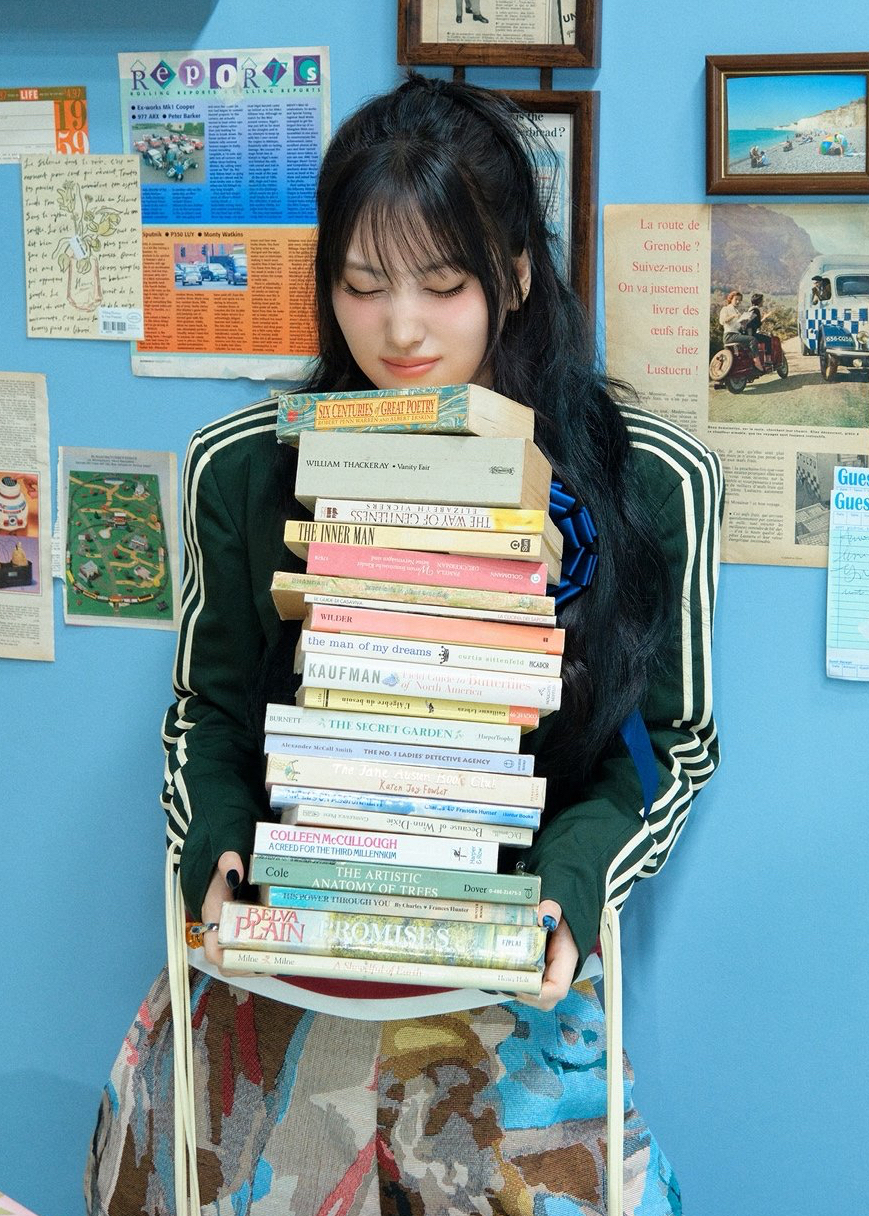 Foto aktivitas terbaru Momo (TWICE)