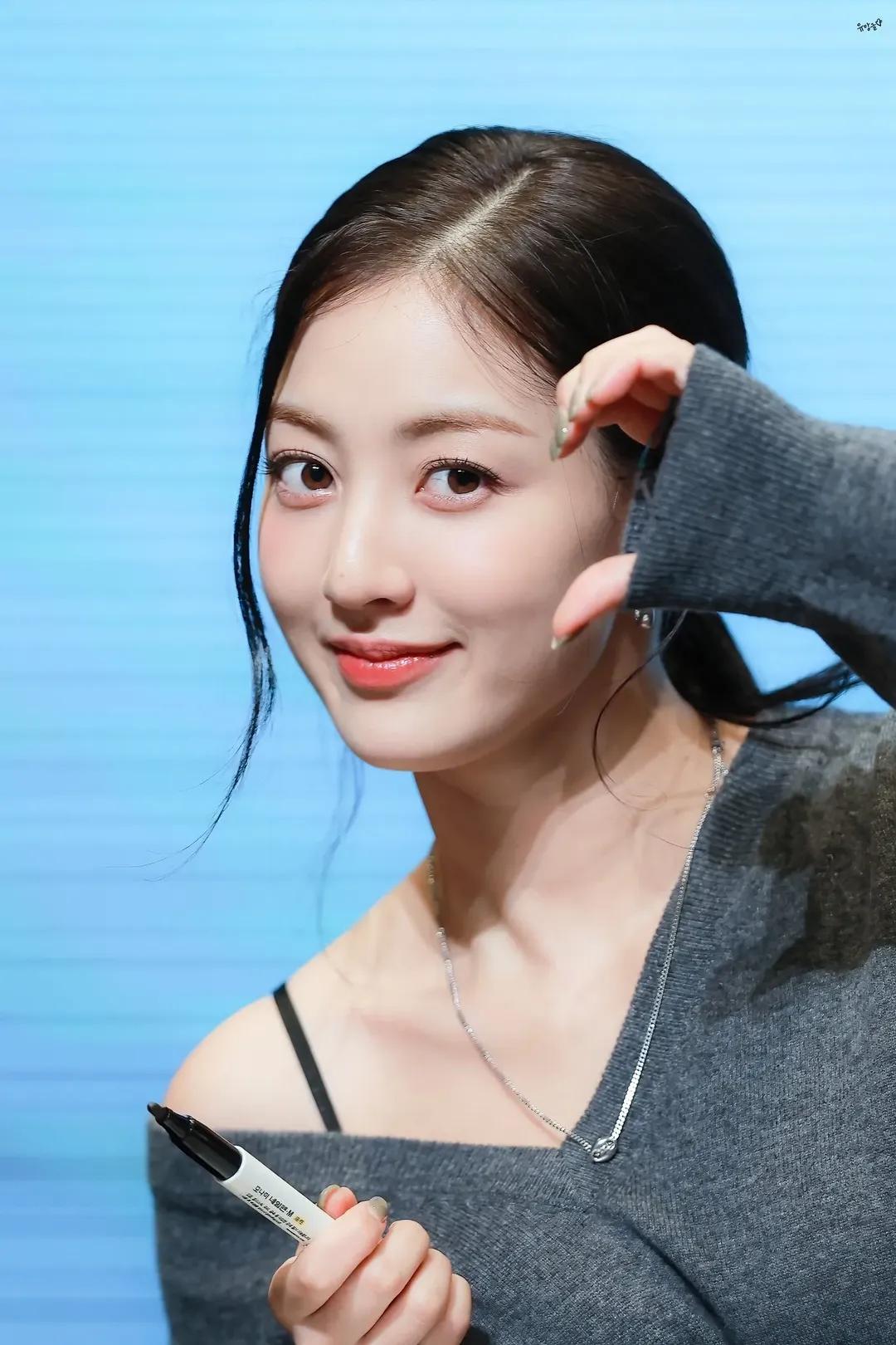 志效 (TWICE)的幕後花絮